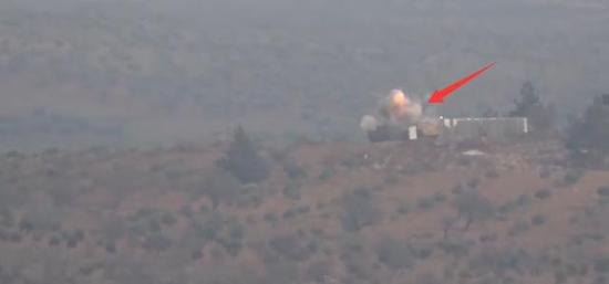 ■YPG士兵发射的反坦克导弹击中“豹”2A4主战坦克瞬间