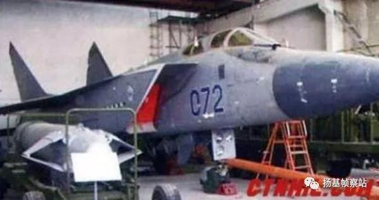 和“树冠”在一起的米格-31D