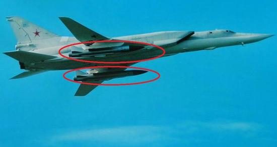 挂载KH-22超音速反舰导弹的图-22M3轰炸机。图片来自网络，感谢作者