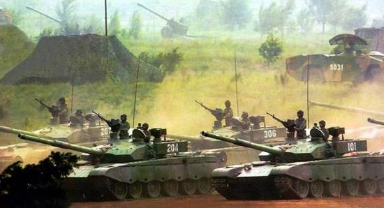 与我军比坦克？