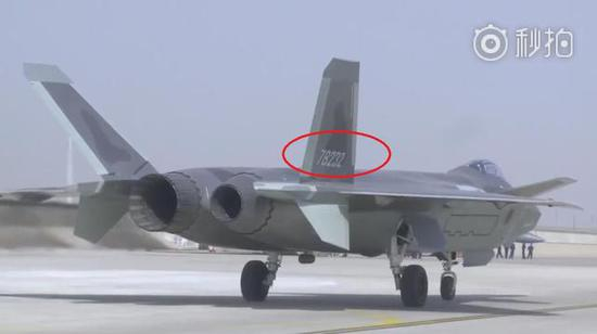 空军飞行训练基地装备的歼-20战机。