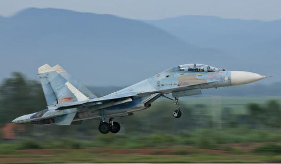 越南空军的SU-27战斗机