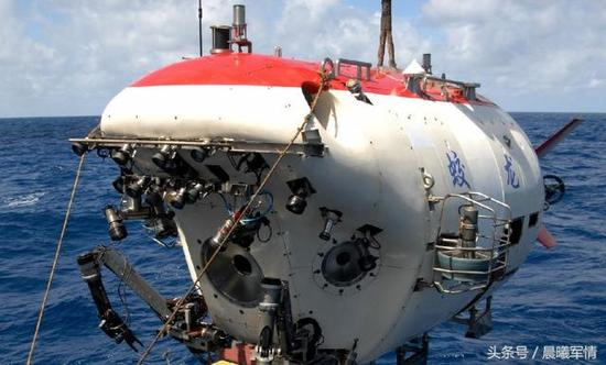 “蛟龙”号载人潜水器创造了世界最大潜深记录，但是国产化程度并不高