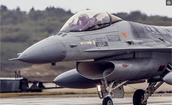 图片：LSF战斗机进气道类似于美国F-16的。