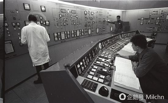1968年位于吕桑的核反应堆控制室