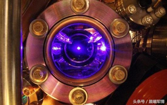 我国正在加紧研制新一代的汞离子微波钟，定位精度提高1至2个数量级