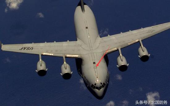 △美国C-130和C-17运输机的应急逃生口位置