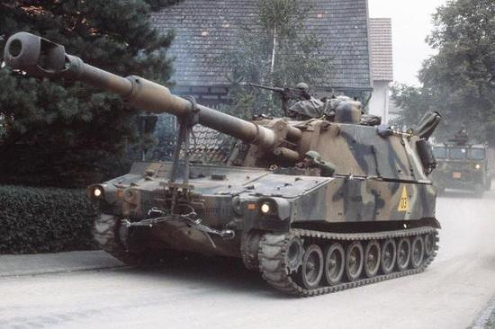图片：早期的M109A1自行火炮，与现在的M109A7差别较大。