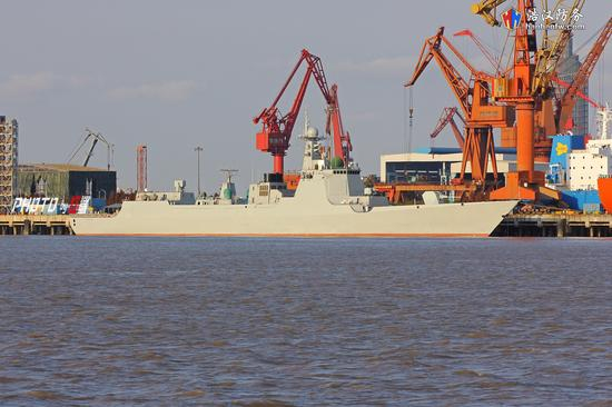 准备试航的第10艘052D型导弹驱逐舰。