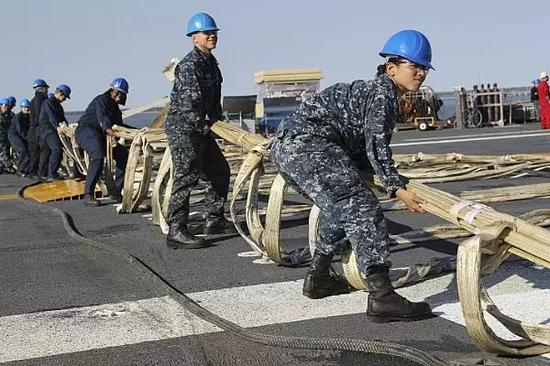 若涂层的弹性和柔韧性不足，这种形变必然会导致涂层开裂、剥离和脱落等破坏。