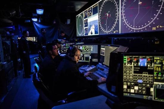 △“宙斯盾”舰的作战情报中心