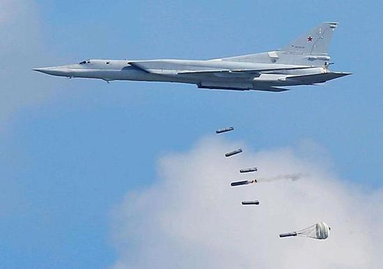 图-22M3轰炸机在叙利亚执行轰炸任务。