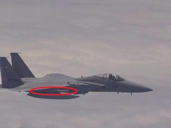 F-15J满挂副油箱和空空导弹