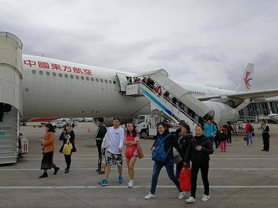 2017年底，滞留巴厘岛的游客安全回国。