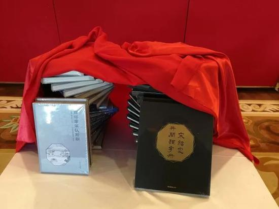 2月4日，这两本书的座谈会在北京召开。会上嘉宾大多来自文化界和出版界。