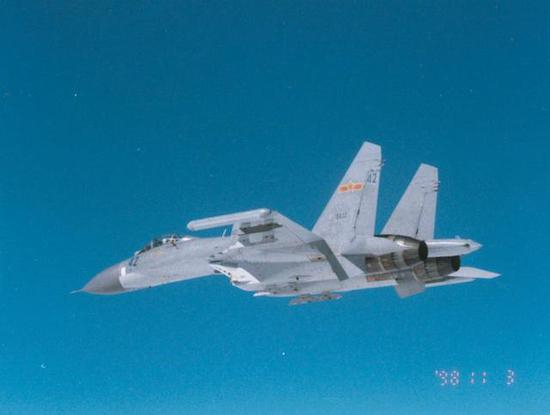 空二师的“蓝色42号”SU-27SK。空二师是国内第二个装备苏-27系列战机的部队