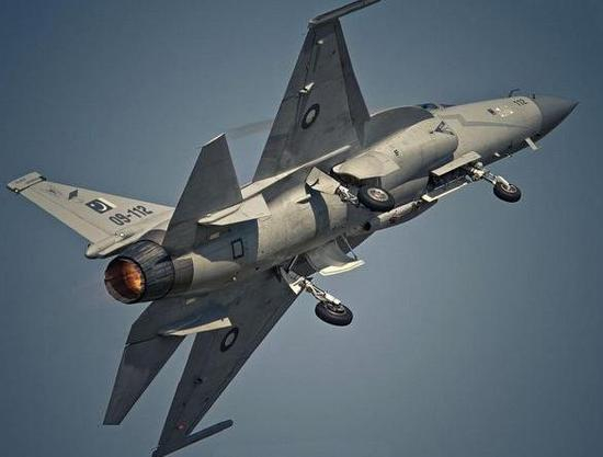 中巴合作的典范JF-17战斗机