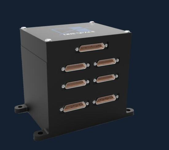 零壹空间的综控机，重量缩小到原来的近百分之一，价格降低到十分之一