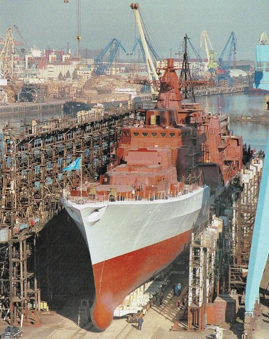 2002年之后，中国海军又追加购买了两艘956EM型（现代级改进型）导弹驱逐舰。