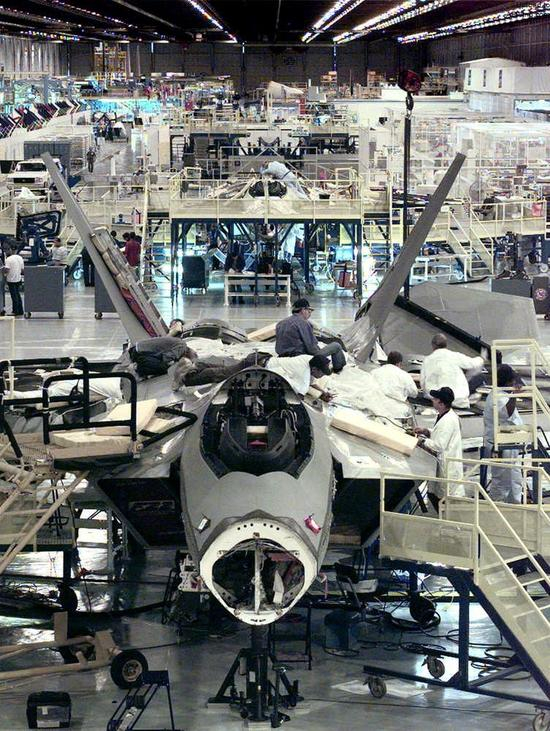 F-22战斗机的生产组装线