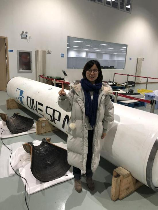 带领记者参观零壹空间实验室的总体部工程师，她表示，可惜液体姿轨控系统样机最近送去测试了，没有办法给我们看，那是个很漂亮的小东西