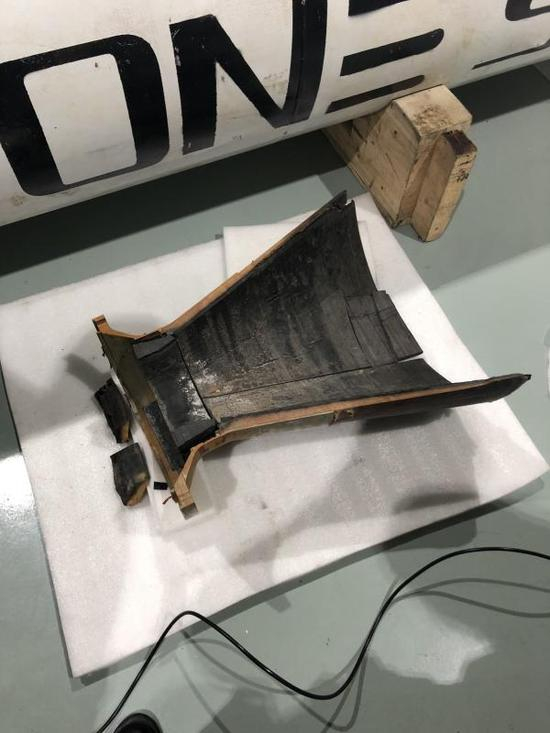 发动机试车完成后，将喷管切开，检查烧蚀程度