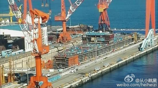 今年10月流传的疑似国产航母的照片
