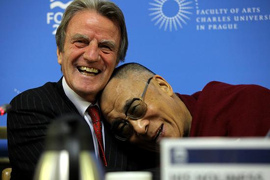 达赖此前窜访捷克，在布拉格参加2000论坛