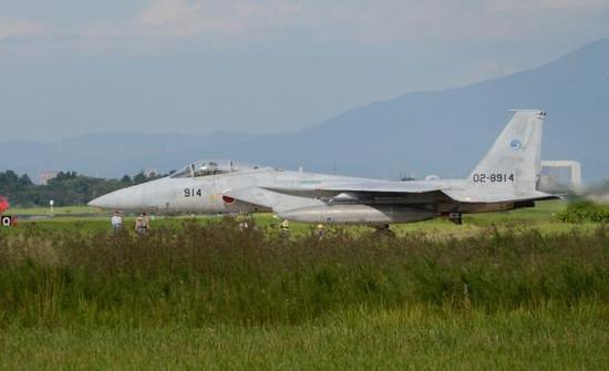 　　F-15J战斗机将在未来继续作为日本航空自卫队的主力机型，然而这种总共只装备了223架的战机实在年事已高，即使进行再次翻新延寿效果恐怕也有限