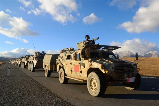 　　9月13日，我地面参演部队采取摩托化机动方式，于9月12日从新疆阿图什市出发，经吐尔尕特边境口岸出境，行程共约510公里，于9月13日抵达演习地域。