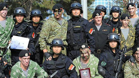 资料图：中俄海上联合军演-2012特战队交流