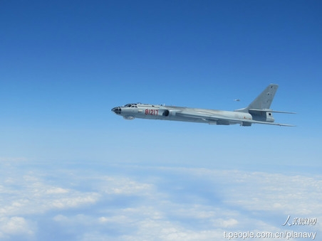 　　中国轰6轰炸机