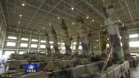火箭军大批东风21导弹画面曝光