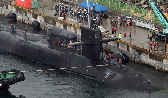 来自密歇根的问候：你好，釜山，我带着154枚“战斧”来看你了。——USS SSGN727