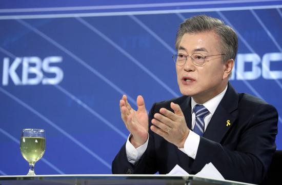 　　韩国总统候选人文在寅，目前他的支持率高达40％，当选希望颇大。此前，他曾一再表示：“在当前政治形势下部署萨德系统并不合适”