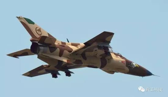 　　图注：外贸“山鹰”飞机试飞场景