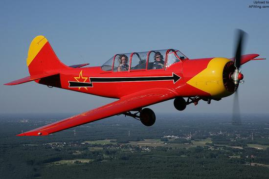 这就是雅克-52，简陋的起落架设计无法和初教-6相比