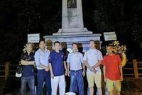 “9.18”前夜 他们把被污损香港抗日纪念碑清洗干净