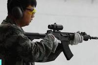 国产新步枪射击画面首公开 射手:可靠性强精度极高