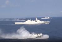 我海陆空三军在南海联合演习 苏30轰6K支援海上登陆