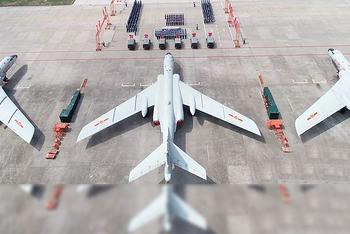 官兵退役仪式轰6K镇场