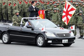 日本阅兵家当全亮相