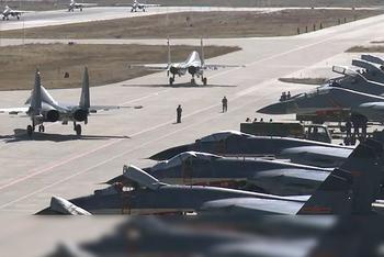中国空军满屏新锐战机