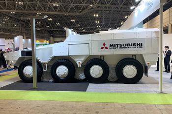 三菱展示大八轮装甲车