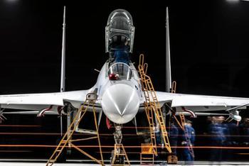海军航空兵战机拂晓起飞