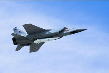 俄"匕首"导弹瞄准英美航母