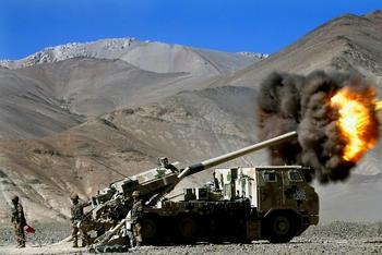高原实弹射击堪比大片