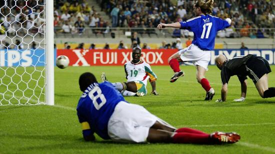 2002年世界杯,被戏称为“法国二队”的塞内加尔队爆冷击败卫冕冠军法国队
