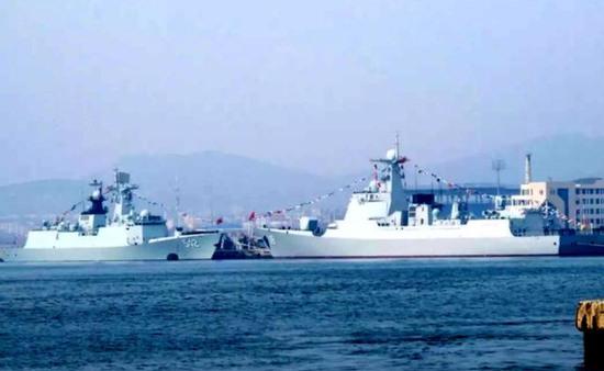 同挂满旗入列的119舰和542舰