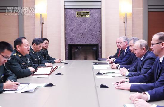 　　12月7日下午，俄罗斯总统普京在莫斯科会见了到访的中共中央政治局委员、中央军委副主席张又侠。李晓伟 摄